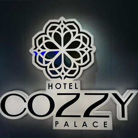 Hotel Cozzy Palace Surat Exterior photo