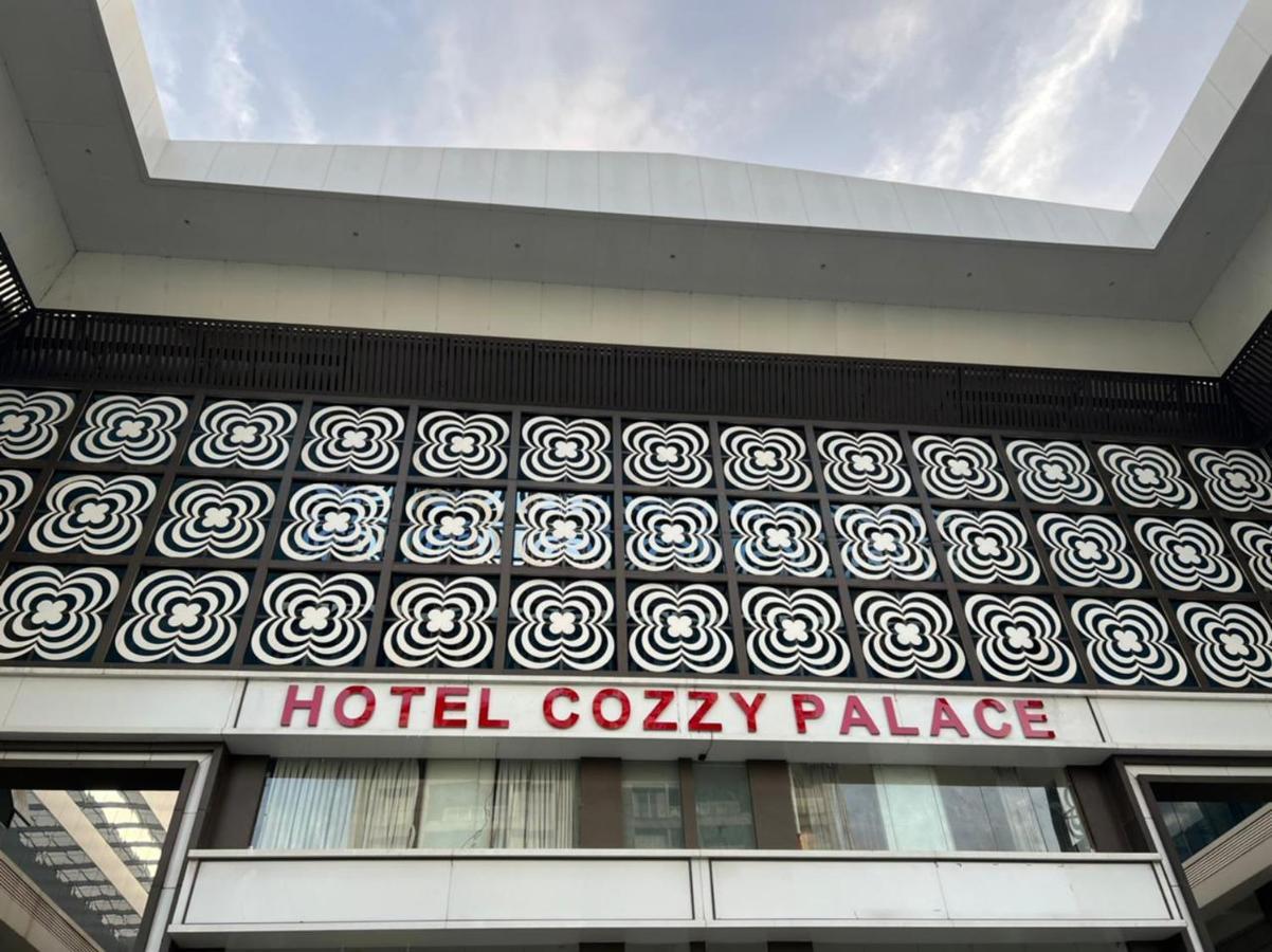 Hotel Cozzy Palace Surat Exterior photo